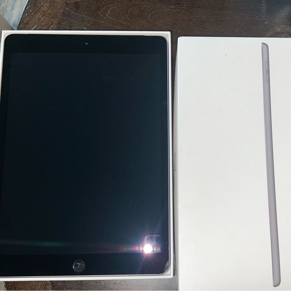 128GB iPad (7th Generation) Wi-Fi+Cellular